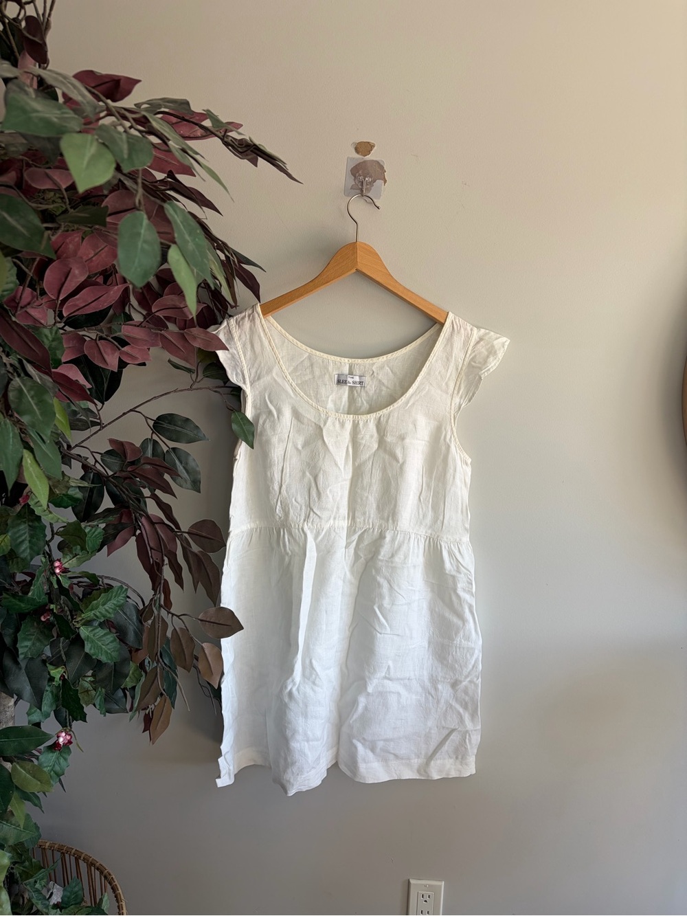 The sleep shirt Linen Scoop Neck Midi Dress in White